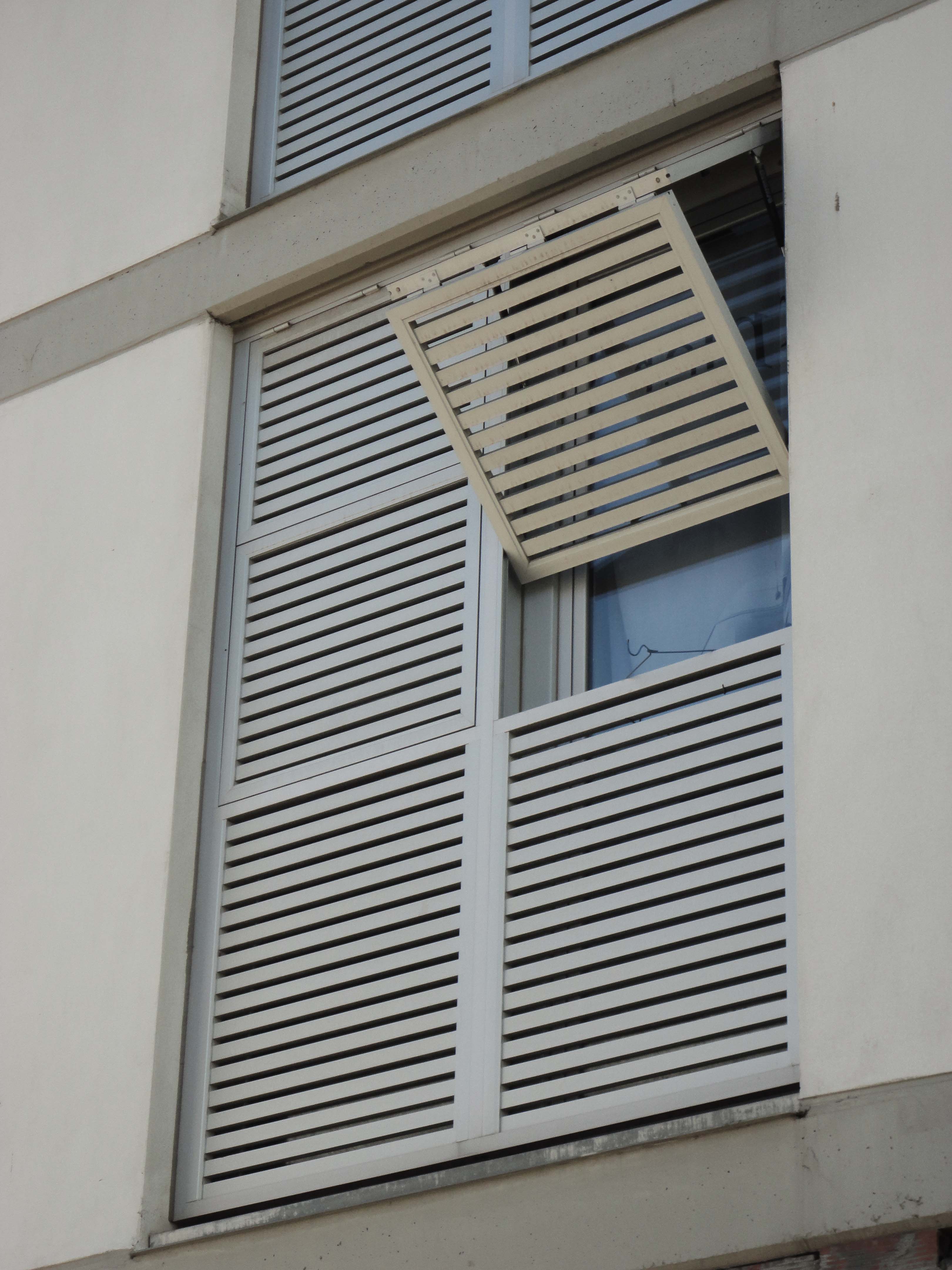 Vertical Folding Sliding Louvered Shutters In 22 260 Filt3rs